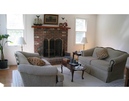 186 Spring Street Shrewsbury, MA 01545 - Photo 3 of 18 Gallery Image 3