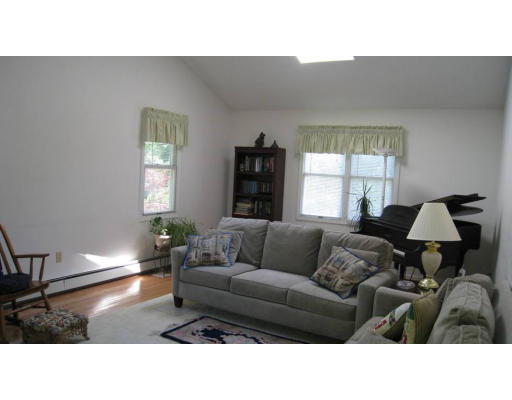 186 Spring Street Shrewsbury, MA 01545 - Photo 5 of 18 Gallery Image 5