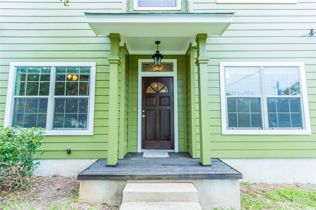 306 East 34th Street, Unit A Austin, TX 78705 - Photo 27 of 28 a front view of a house