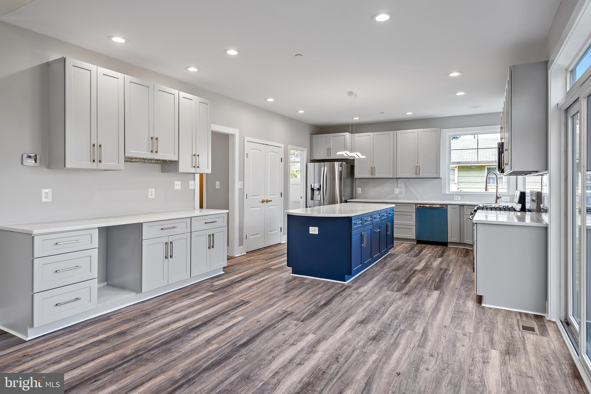 1220 Daves Road Edgewater, MD 21037 - Photo 20 of 79 dining area off kitchen ready for beverage frig