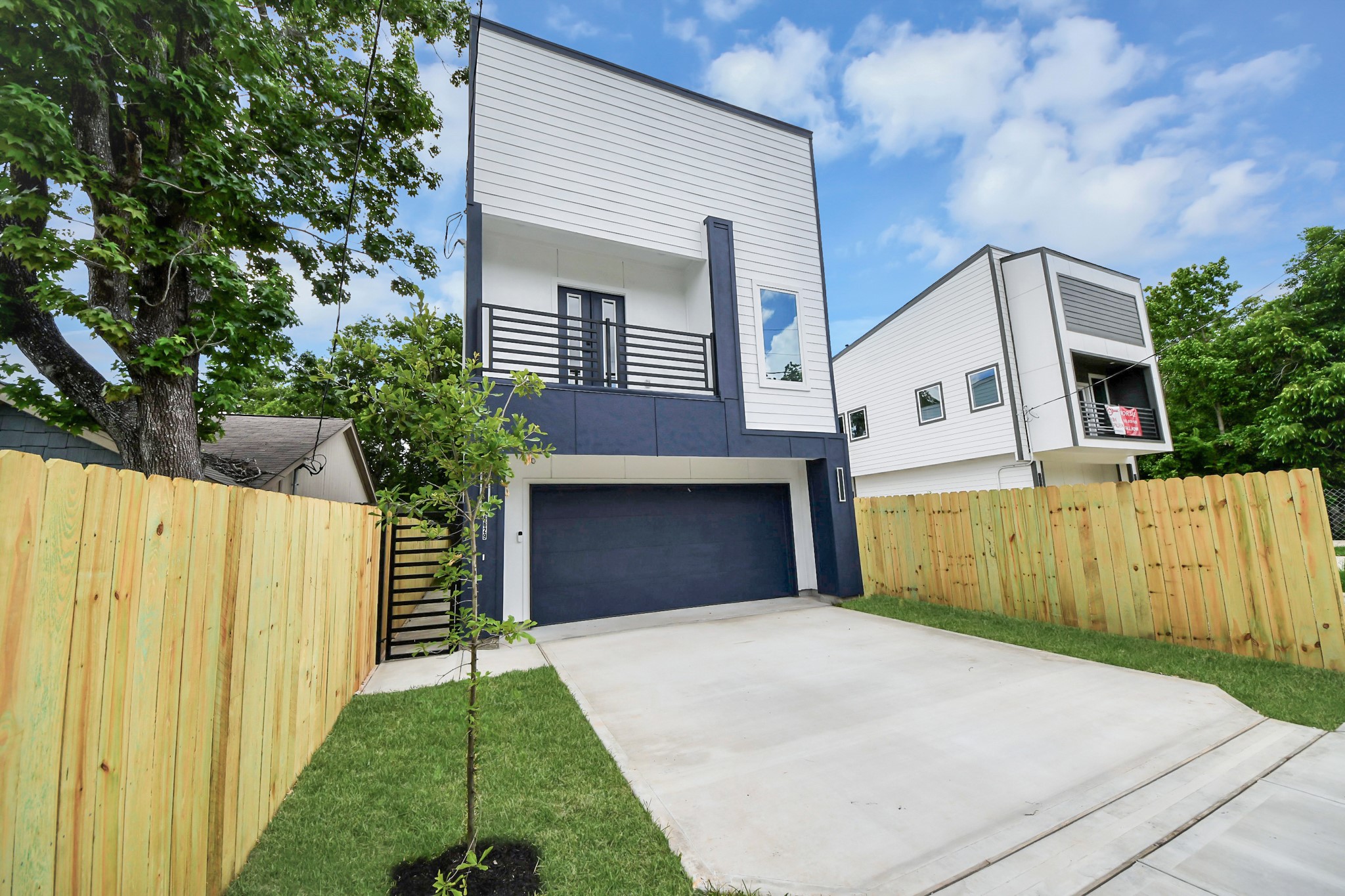 6629 Foster Street Houston, TX 77021 - Photo 31 of 33 Modern exterior showcasing the home's impressive architectural style.