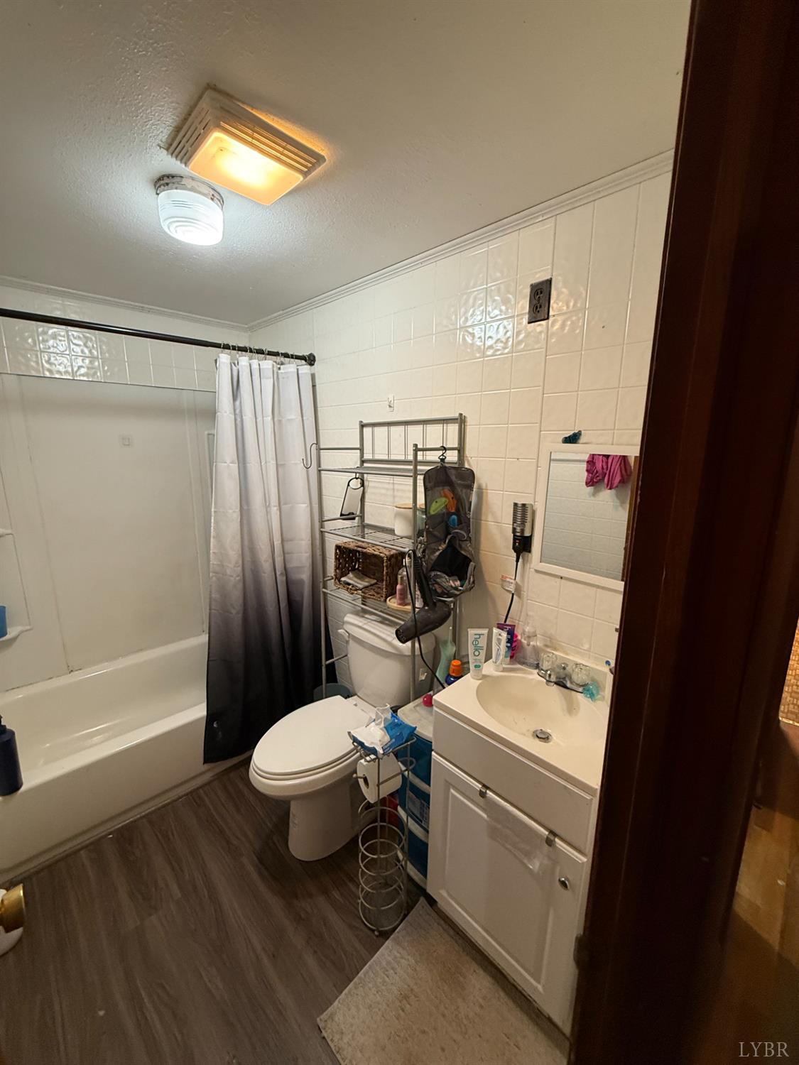 6218 Old Evergreen Road Appomattox, VA 24522 - Photo 12 of 17 a bathroom with a sink toilet vanity and tub