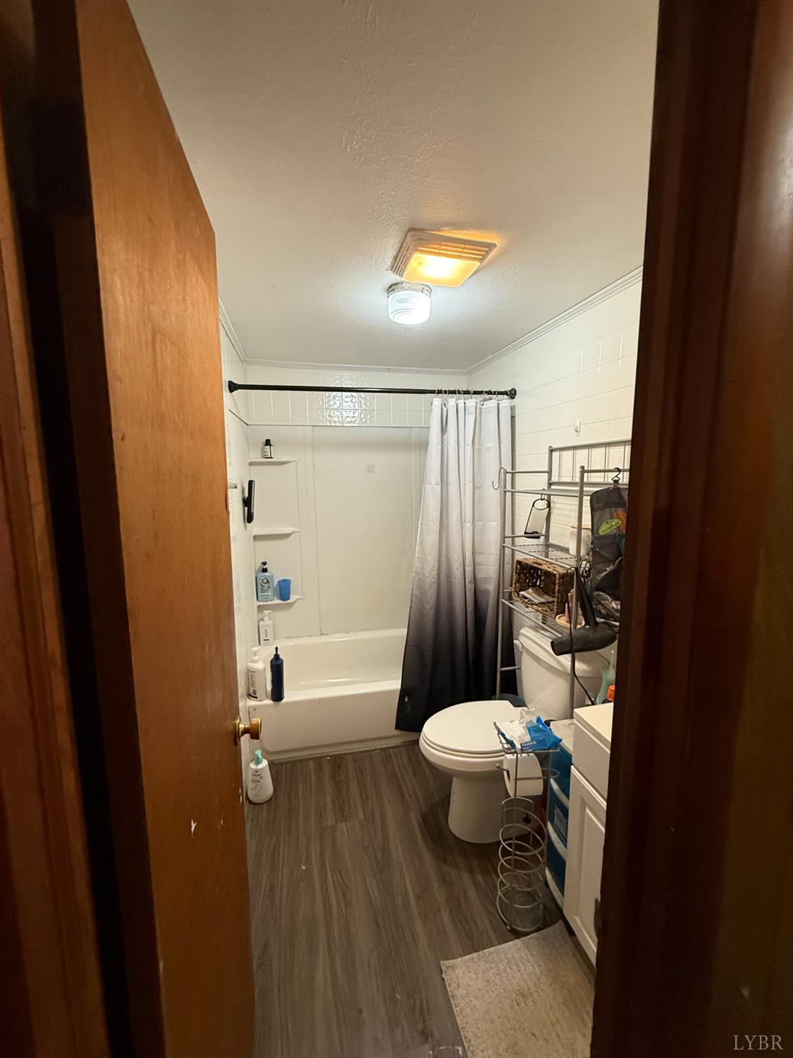 6218 Old Evergreen Road Appomattox, VA 24522 - Photo 13 of 17 a bathroom with a sink mirror toilet and bathtub