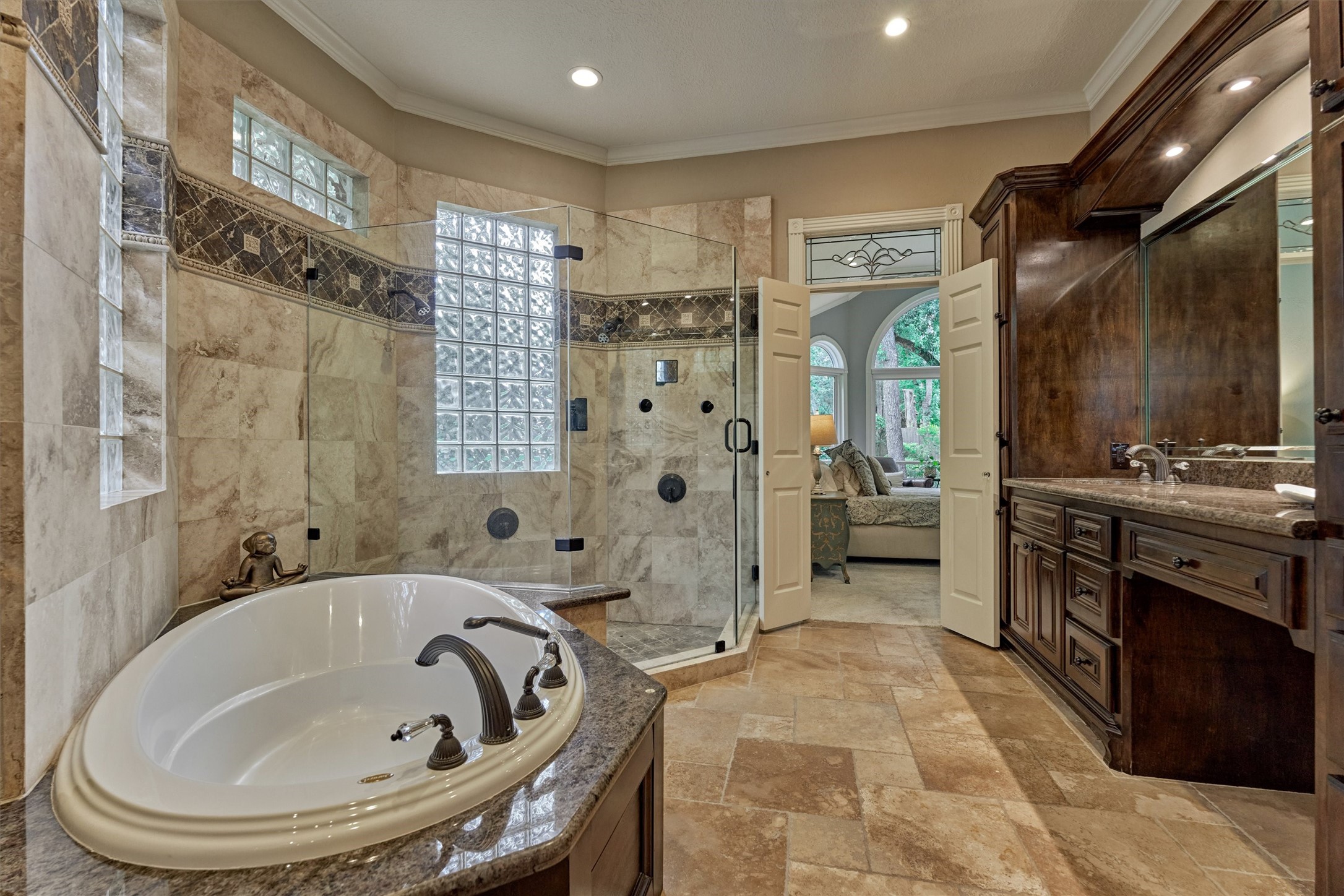 18 Treevine Court The Woodlands, TX 77381 - Photo 24 of 50 Spa-like bath features a relaxing soaking tub, an oversized walk-in shower, dual sinks, and a dedicated vanity space.