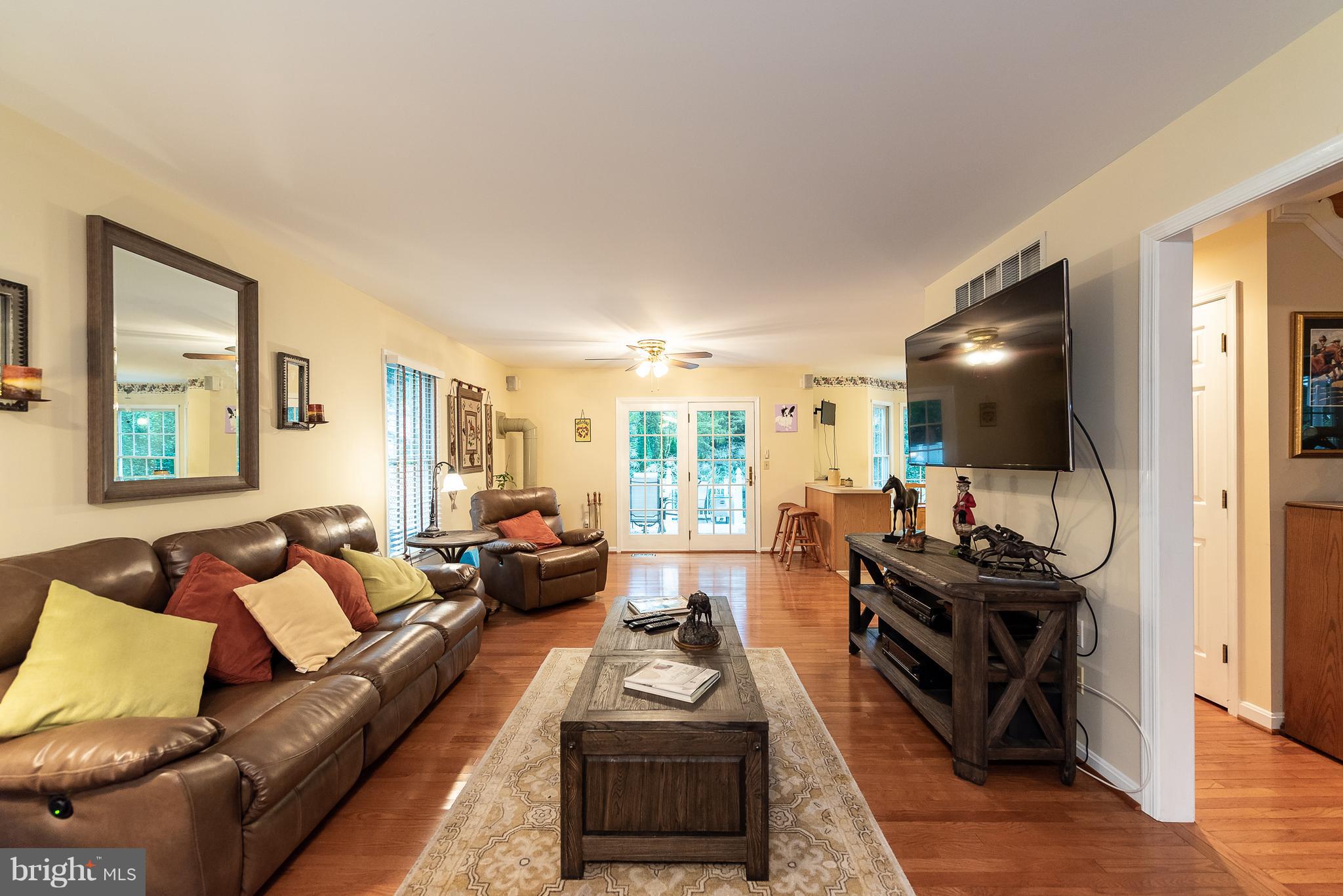 5807 Hunt Club Road Elkridge, MD 21075 - Photo 2 of 30 Living Room