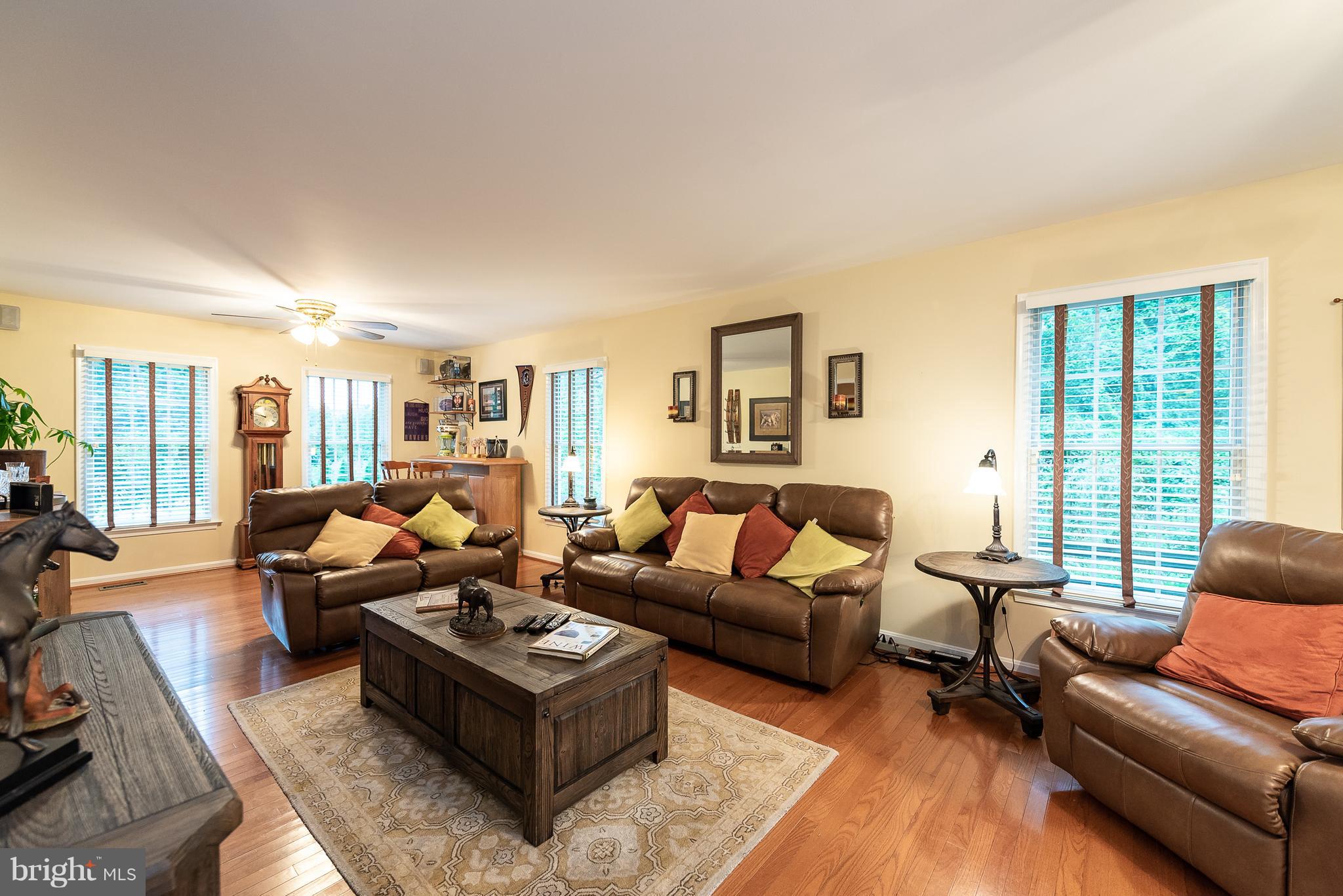 5807 Hunt Club Road Elkridge, MD 21075 - Photo 4 of 30 Living Room