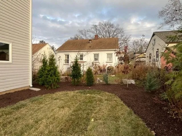 a view of a house with a yard