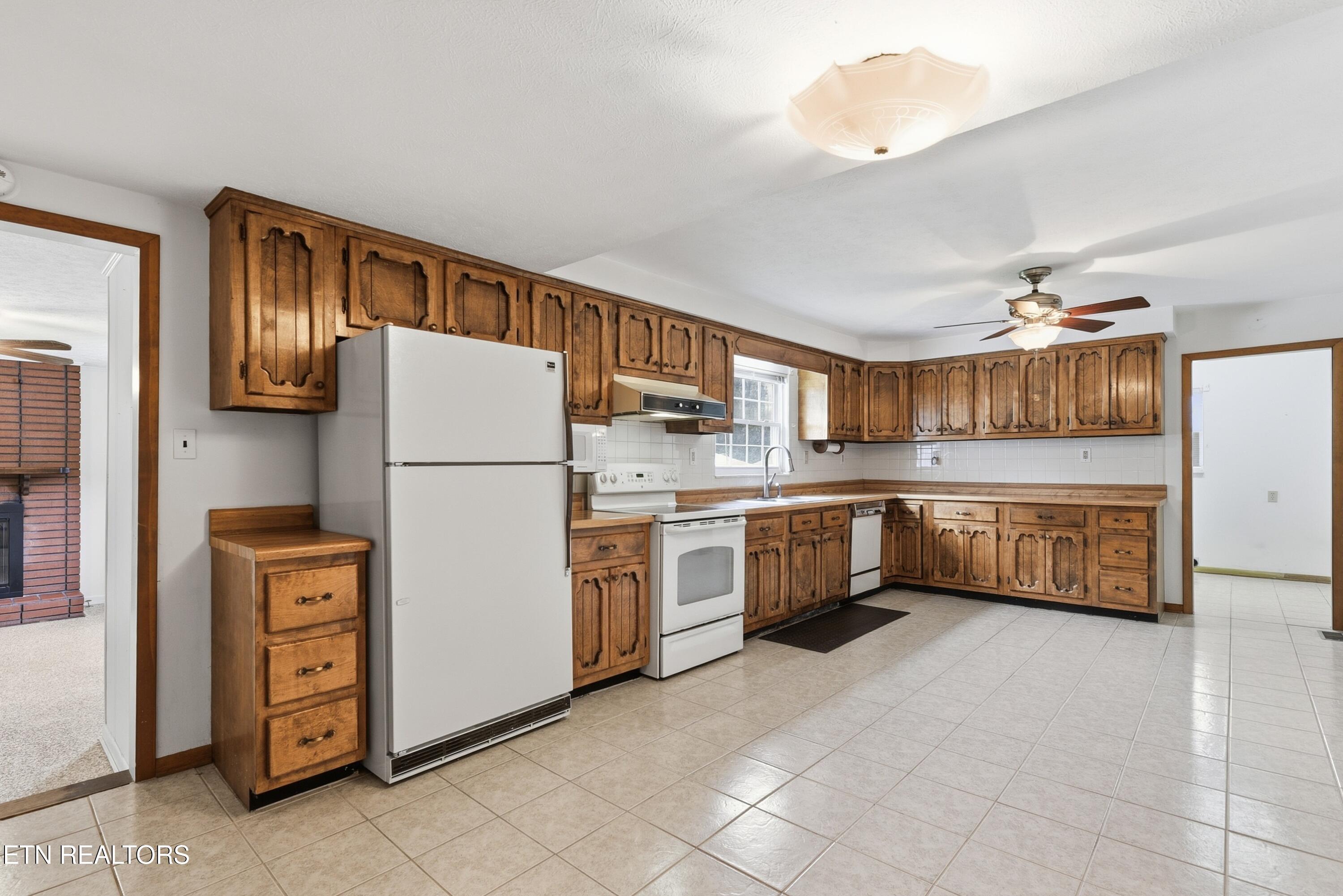 505 Ridgeview Drive Clinton, TN 37716 - Photo 10 of 35 19024