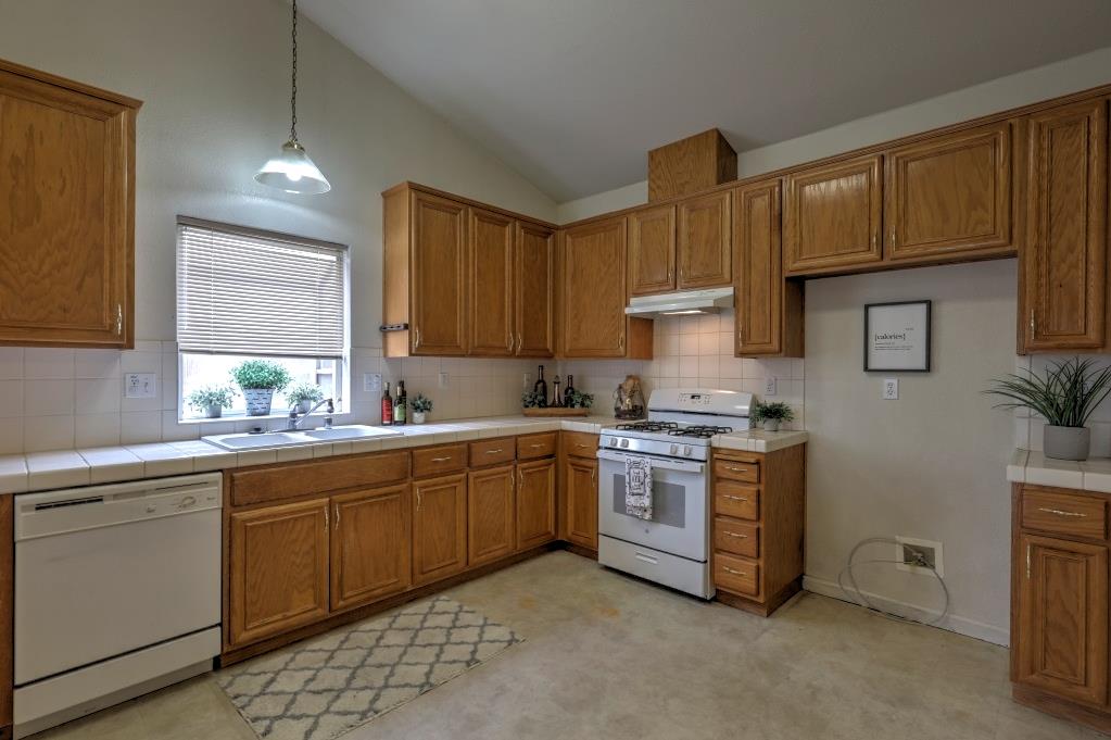 3732 Incline Way Riverbank, CA 95367 - Photo 7 of 36