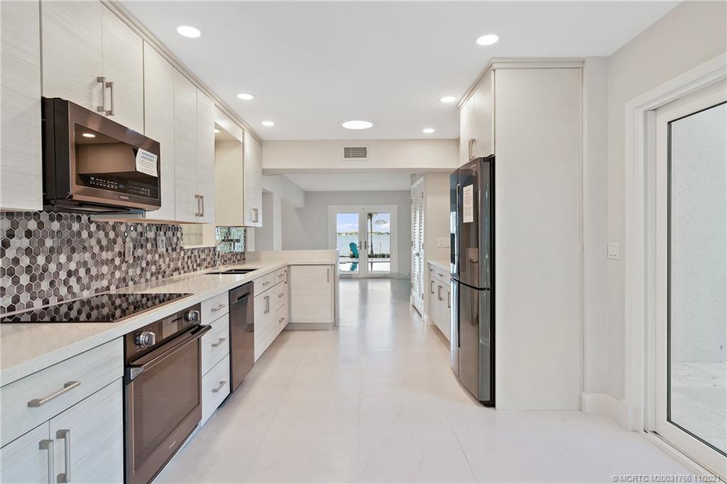 1037 Southeast Riverside Drive Stuart, FL 34996 - Photo 16 of 46