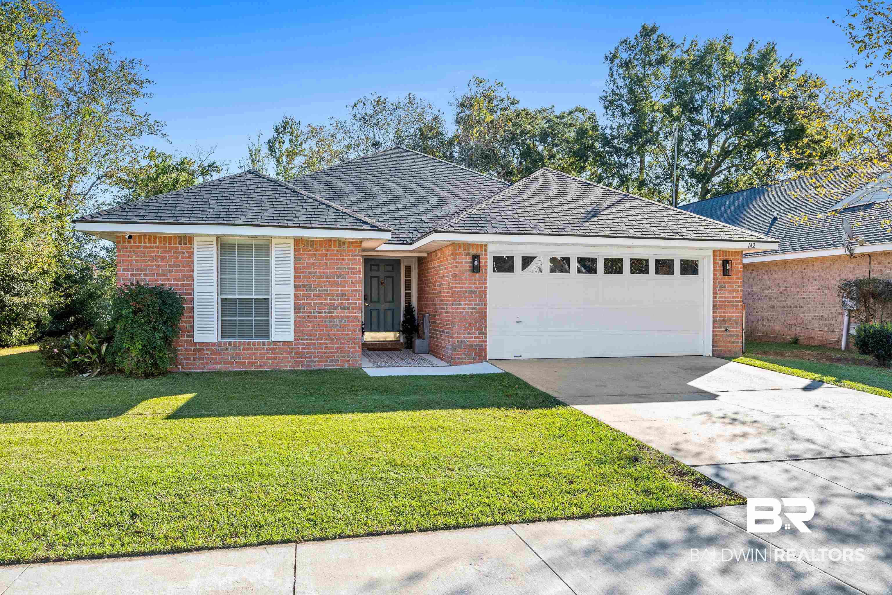 142 Kemper Lane Fairhope, AL 36532 - Photo 2 of 24 Double car garage