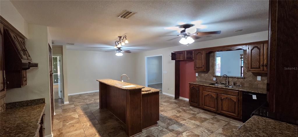 1702 South Miller Road Valrico, FL 33594 - Photo 9 of 83 Gallery Image 9