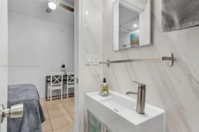 $308,000 | 335 Ocean Drive, Unit 126, Miami Beach, FL 33139