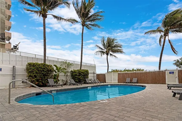 $308,000 | 335 Ocean Drive, Unit 126, Miami Beach, FL 33139