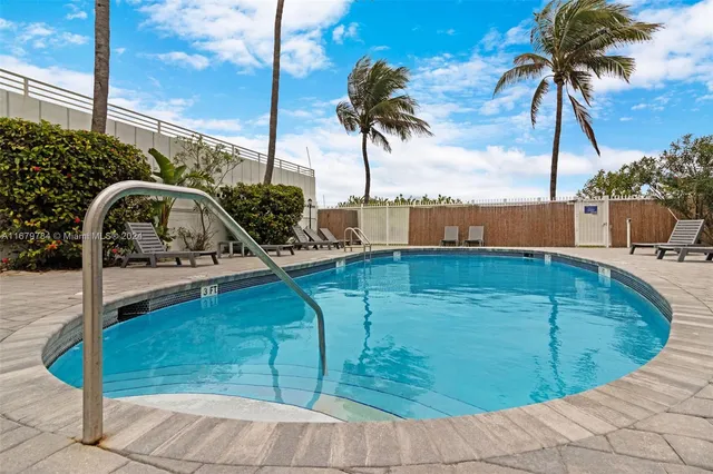 $308,000 | 335 Ocean Drive, Unit 126, Miami Beach, FL 33139