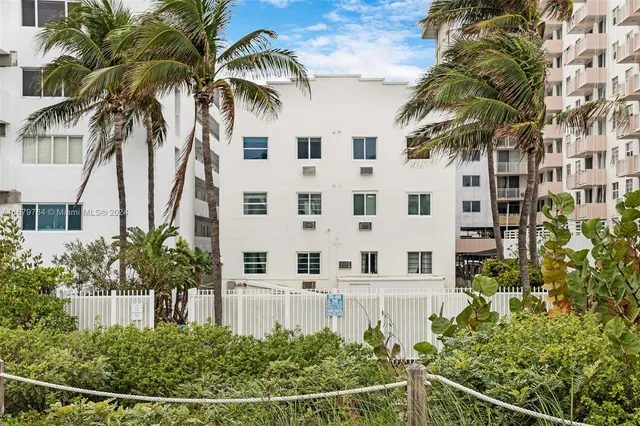 $308,000 | 335 Ocean Drive, Unit 126, Miami Beach, FL 33139