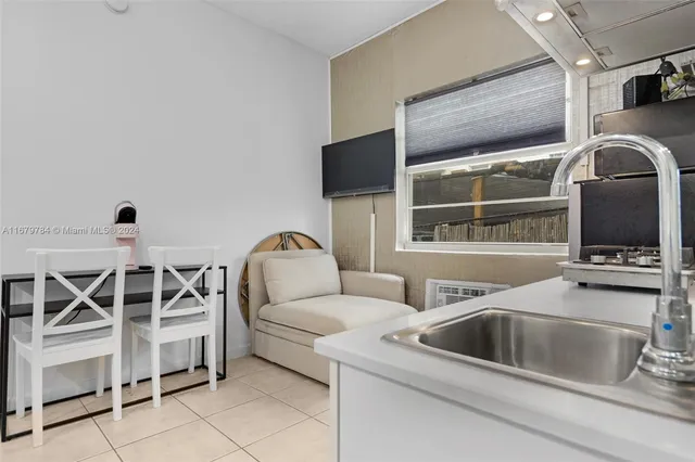 $308,000 | 335 Ocean Drive, Unit 126, Miami Beach, FL 33139