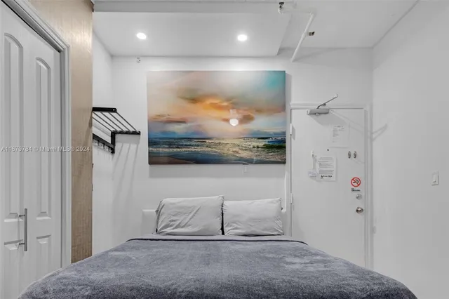 $308,000 | 335 Ocean Drive, Unit 126, Miami Beach, FL 33139