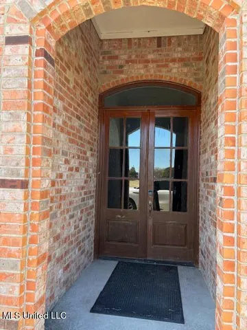 $268,500 | 2502 Murphree Drive, Greenwood, MS 38930