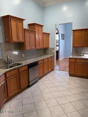 $268,500 | 2502 Murphree Drive, Greenwood, MS 38930