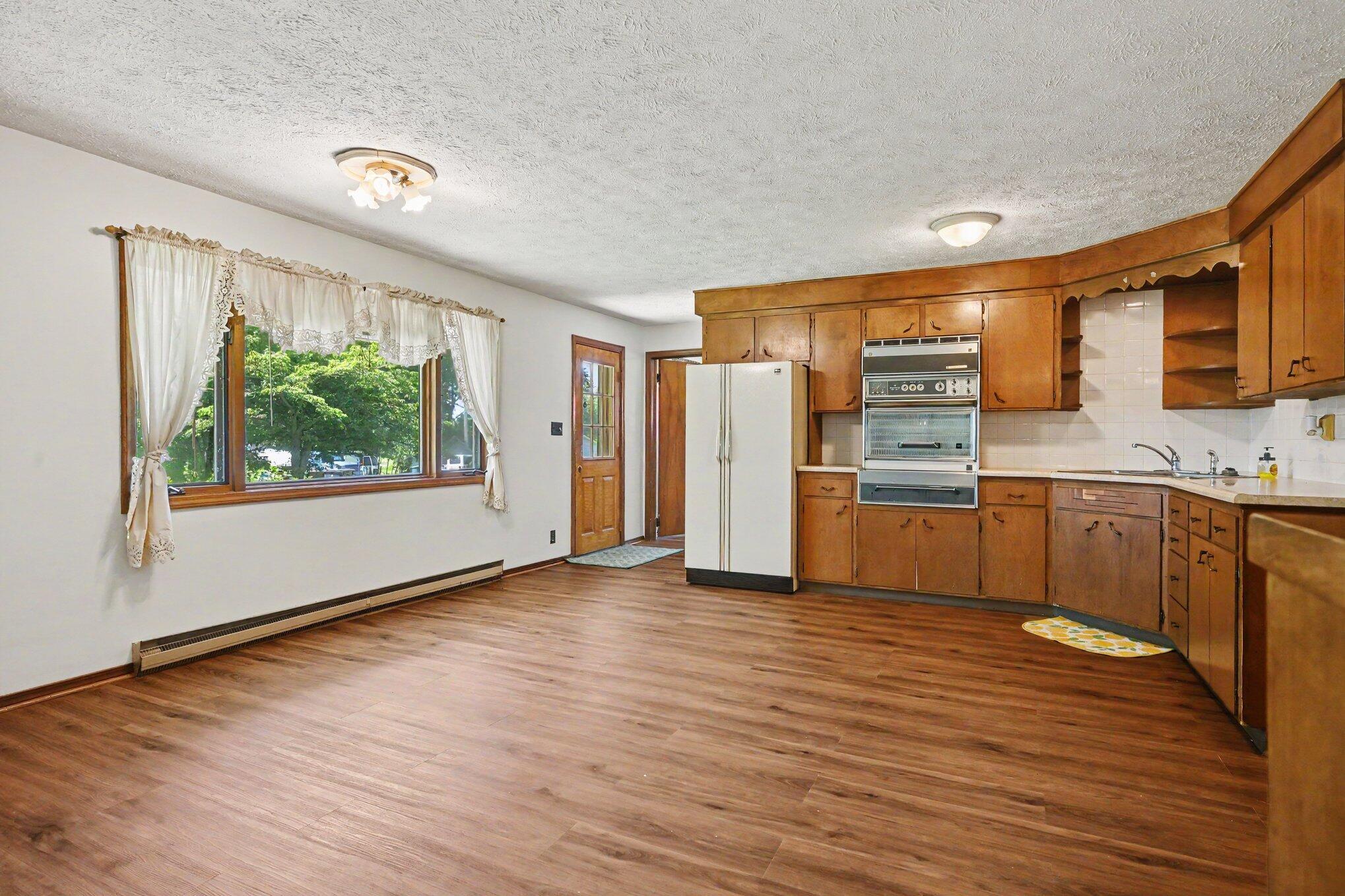 5405 Hartman Road Eau Claire, MI 49111 - Photo 6 of 36 009_file_7694