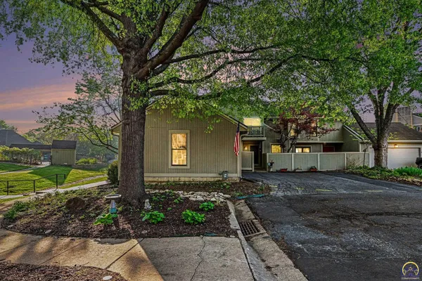 $259,900 | 42 Southwest Pepper Tree Lane, Topeka, KS 66611