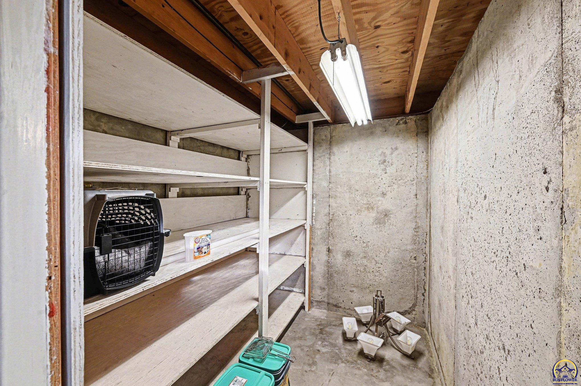 42 Southwest Pepper Tree Lane Topeka, KS 66611 - Photo 22 of 29