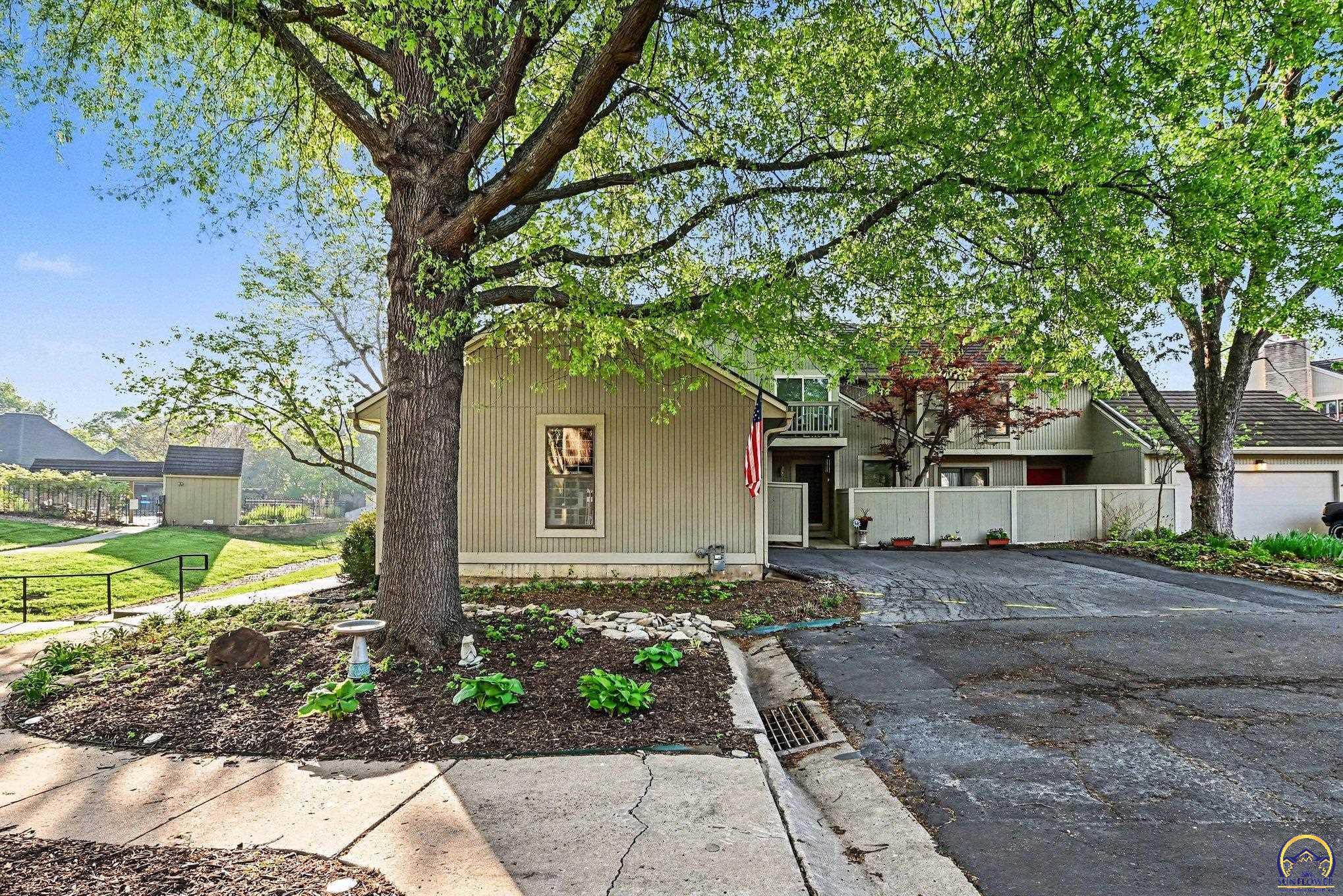 42 Southwest Pepper Tree Lane Topeka, KS 66611 - Photo 24 of 29