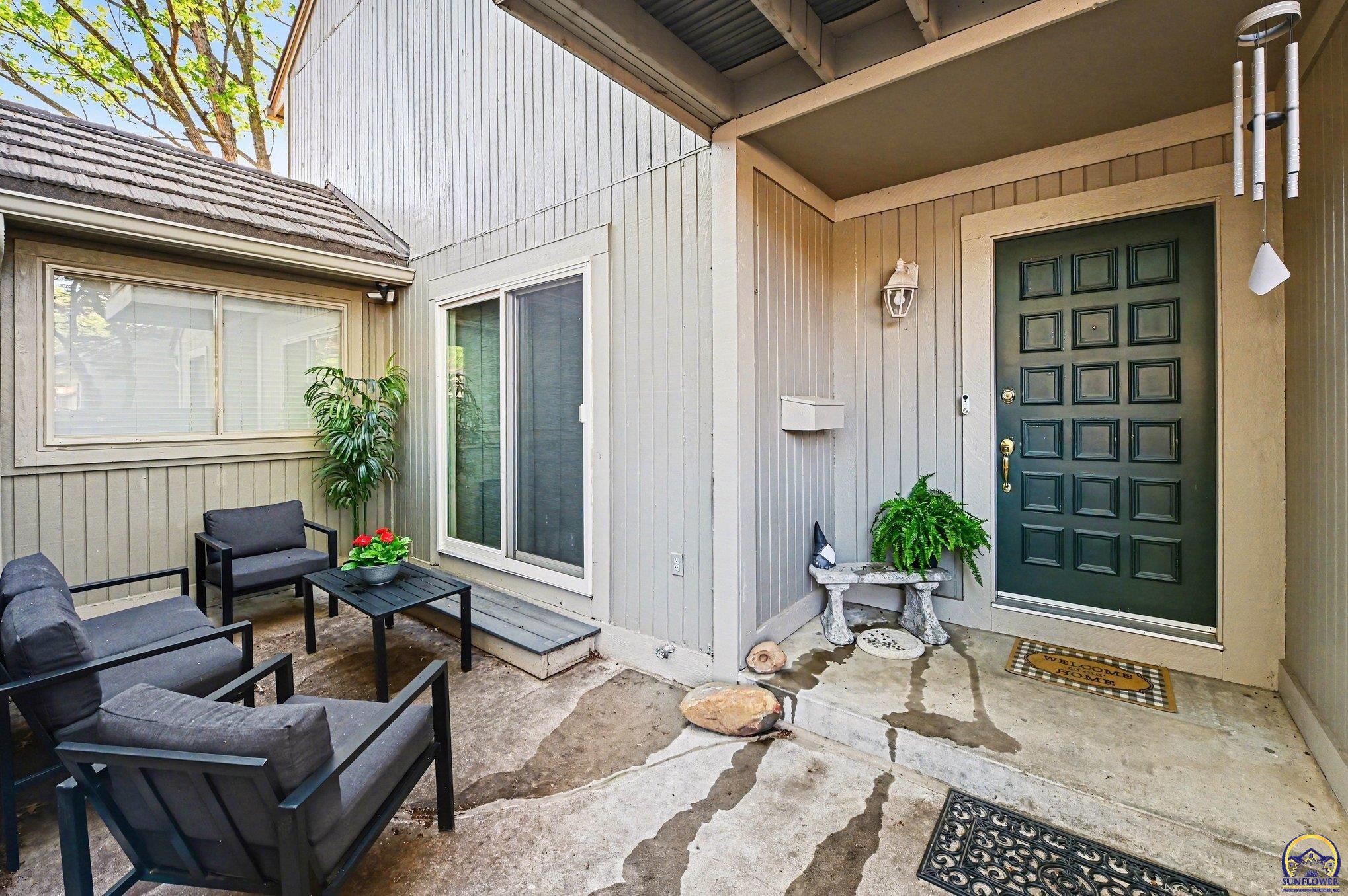 42 Southwest Pepper Tree Lane Topeka, KS 66611 - Photo 4 of 29