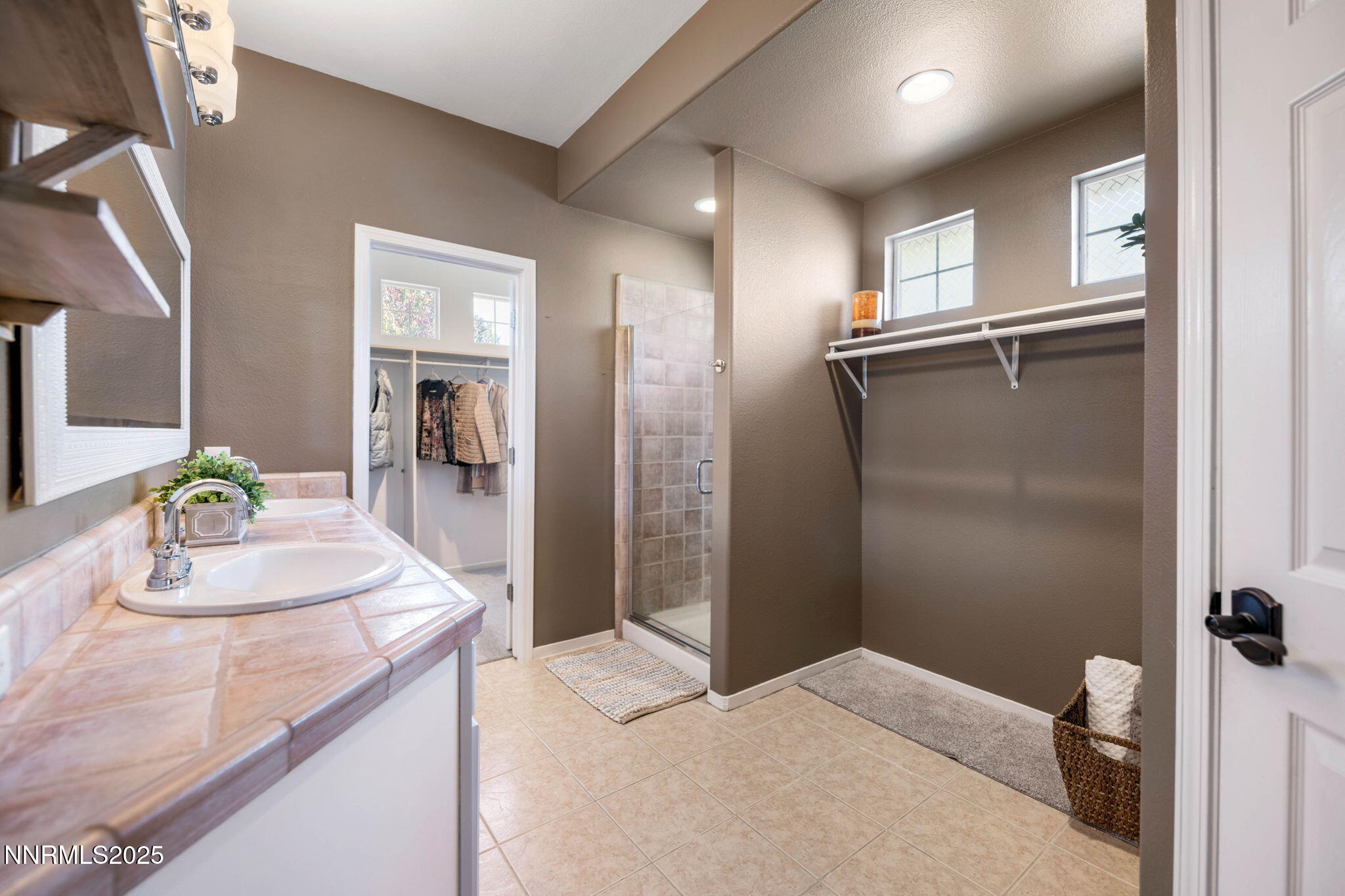 1295 Tule Drive Reno, NV 89521 - Photo 10 of 45 a bathroom with a sink and mirror