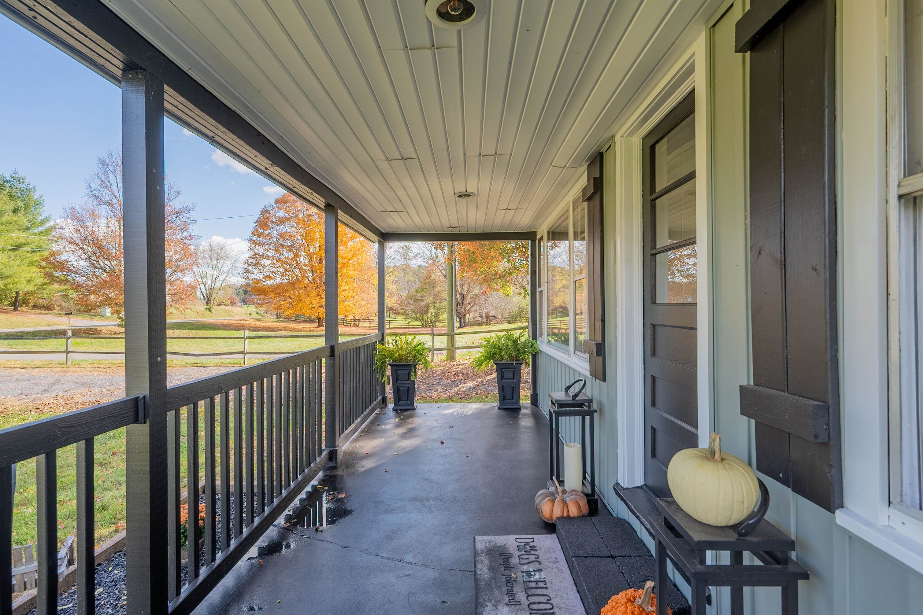 5099 Thornspring Road Pulaski, VA 24301 - Photo 7 of 53 Gallery Image 7