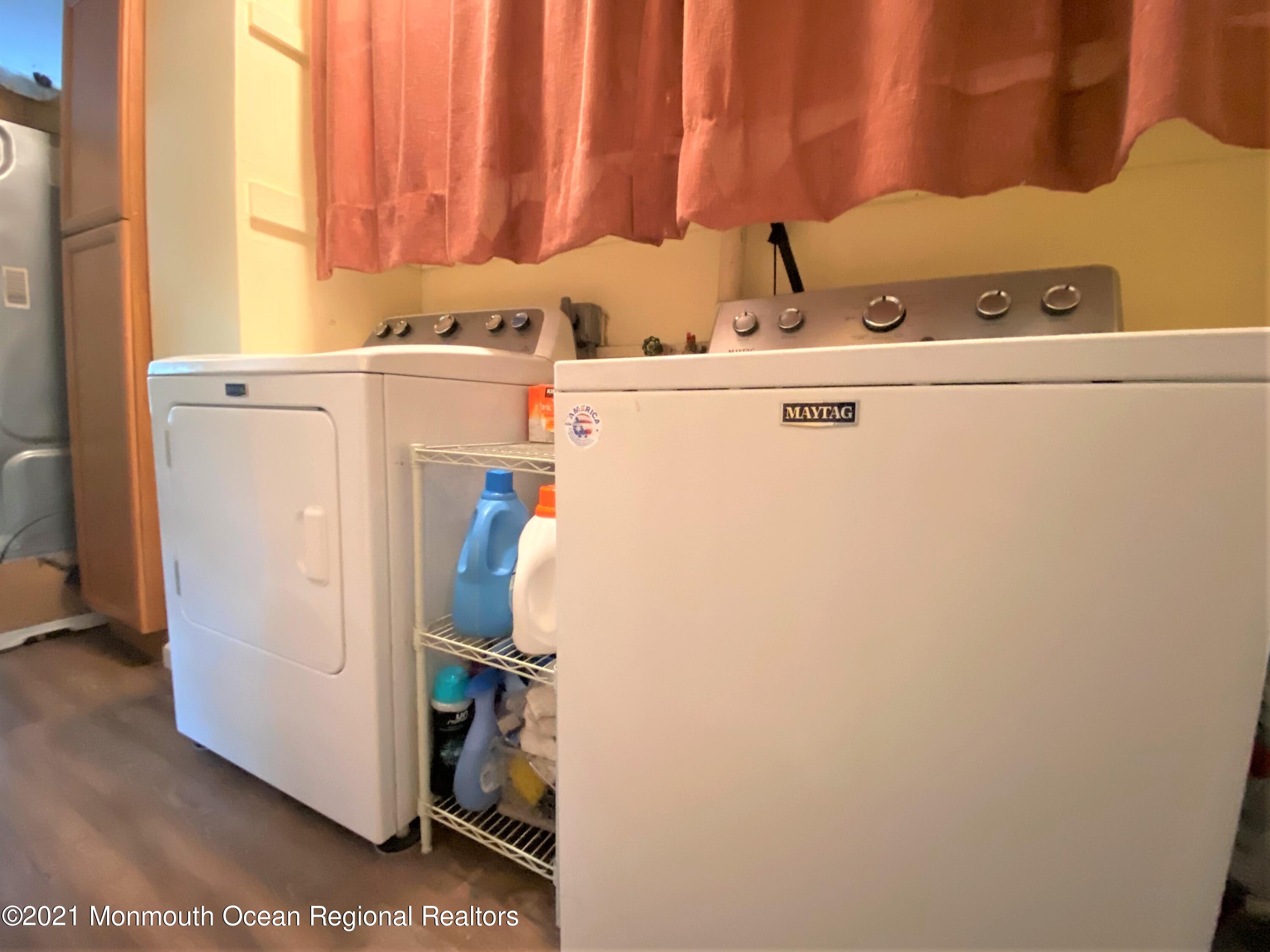 361 Black Oak Road Jackson, NJ 08527 - Photo 31 of 57 a utility room with dryer and washer