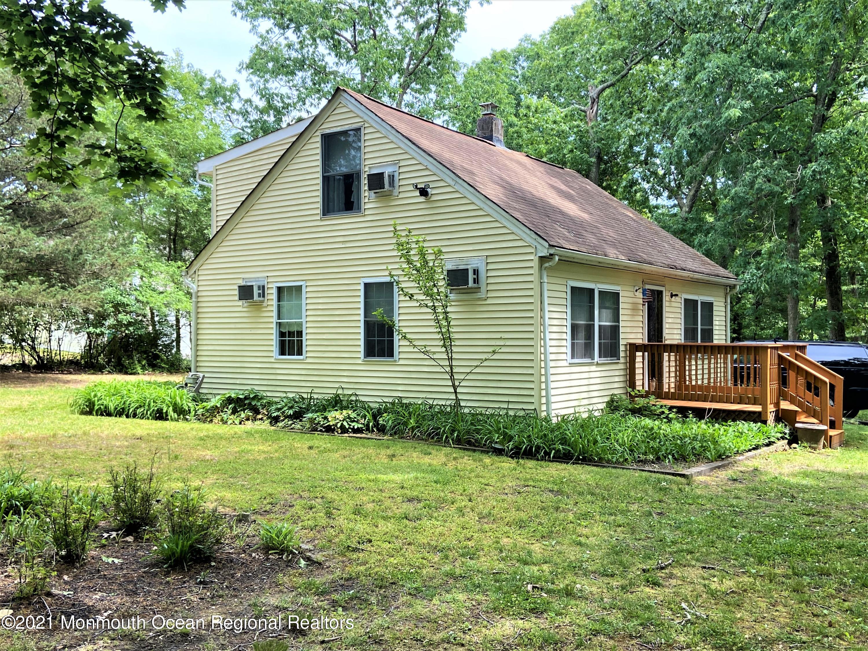 361 Black Oak Road Jackson, NJ 08527 - Photo 33 of 57 a view of a house with backyard and garden