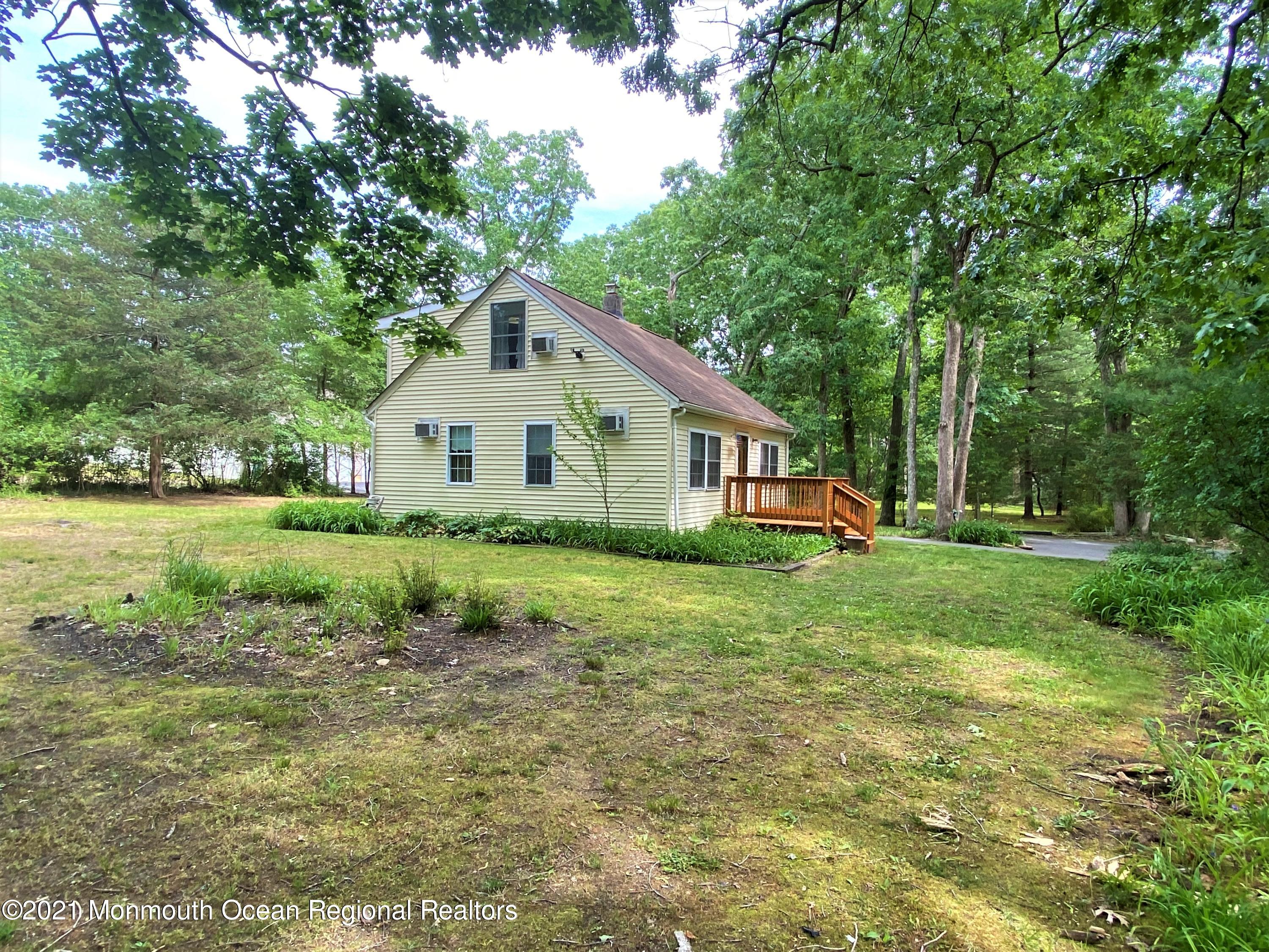 361 Black Oak Road Jackson, NJ 08527 - Photo 40 of 57 a view of a house with backyard and garden