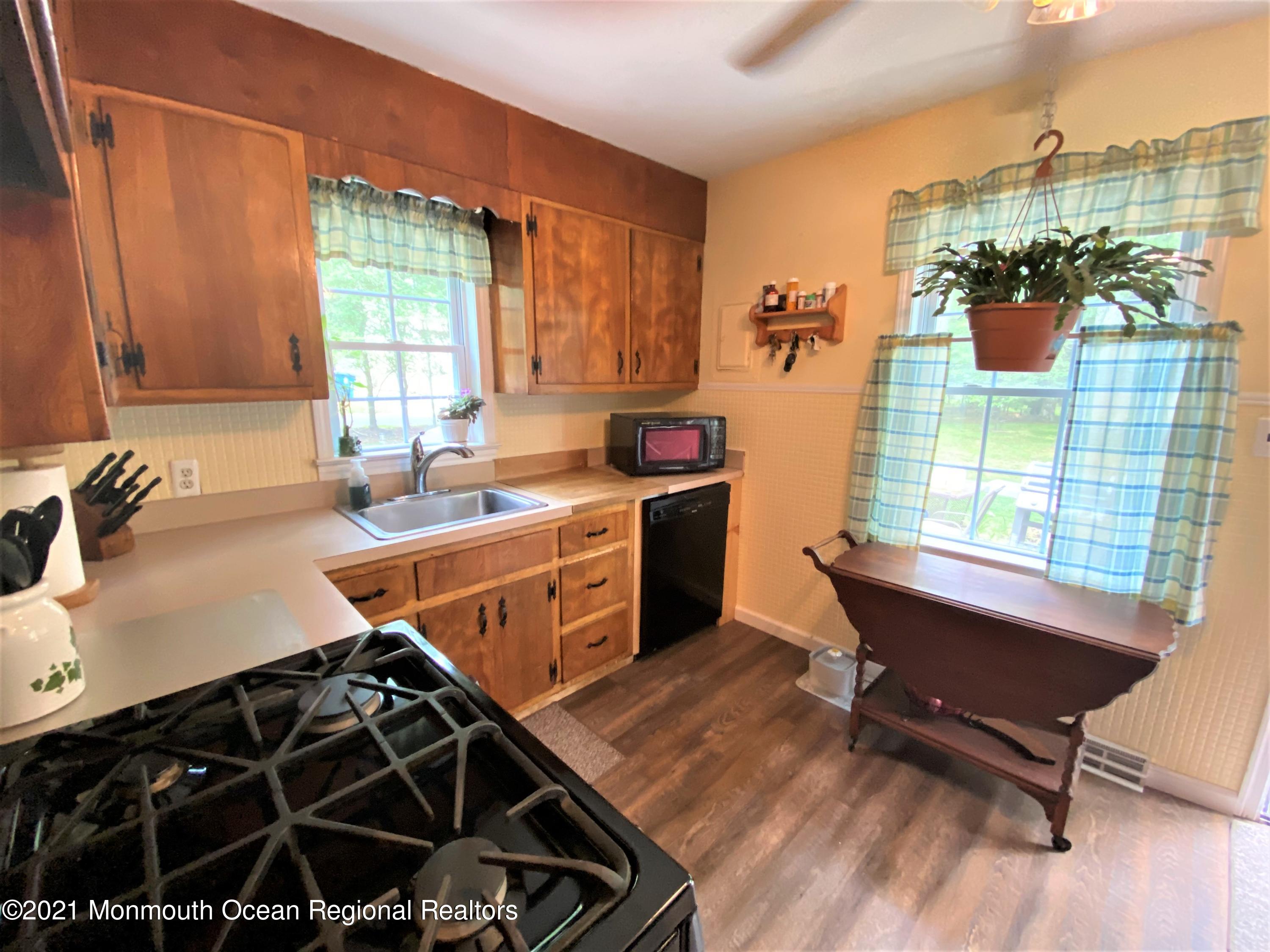 361 Black Oak Road Jackson, NJ 08527 - Photo 9 of 57 10