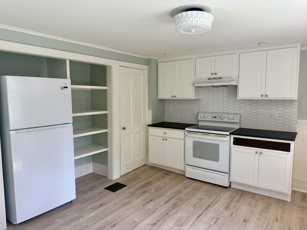 38 Crescent Road, Unit 38 Weymouth, MA 02191 - Photo 8 of 23 Gallery Image 8
