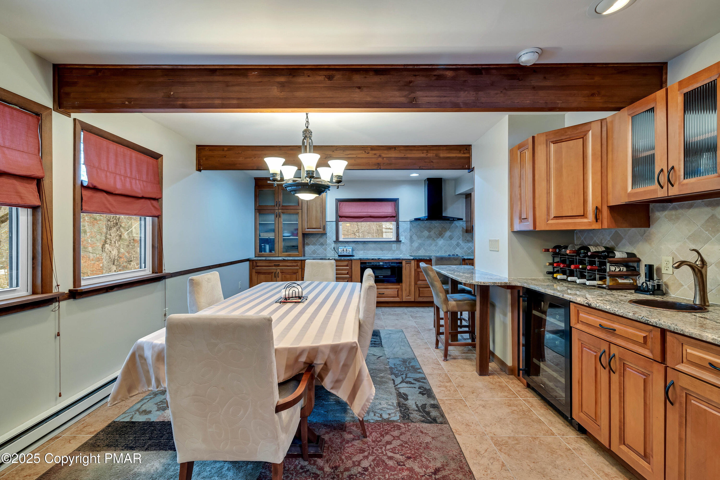 345 Canterbury Road Bushkill, PA 18324 - Photo 15 of 57 Dining area