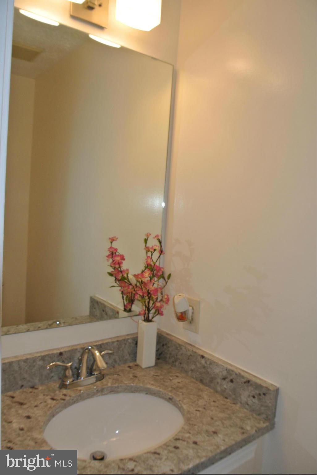 104 Sandhill Road Baltimore, MD 21221 - Photo 4 of 18 Bath