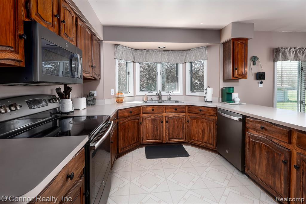 7978 Frith Road Columbus, MI 48063 - Photo 11 of 56