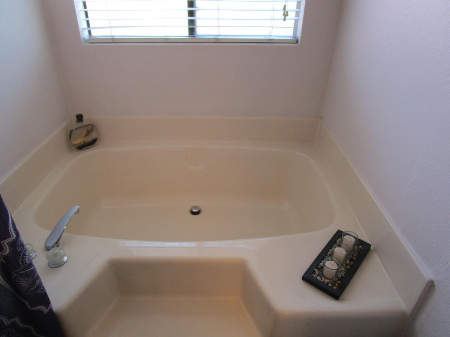 1500 Held Drive, Unit 94 Modesto, CA 95355 - Photo 15 of 32 Roman Tub Primary Bath