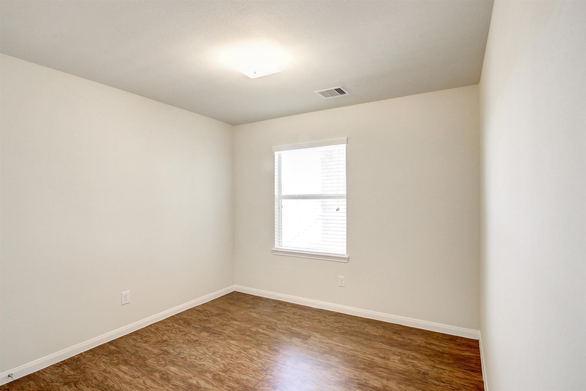 8922 San Alberto Houston, TX 77017 - Photo 16 of 19 Photos may be representative of the floor plan and not the exact home. Finishes, layout, and features of the actual property for lease may vary.