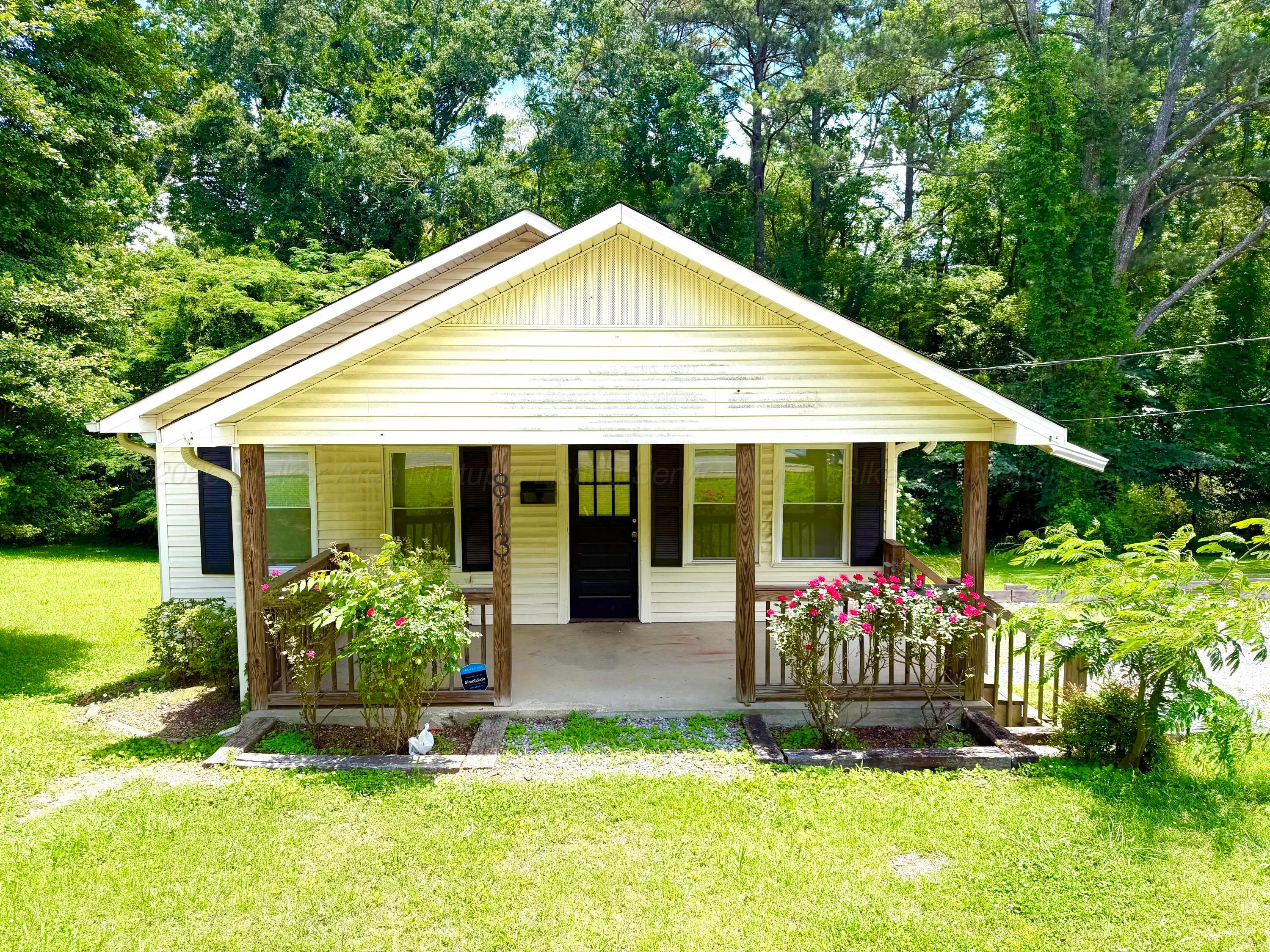 813 Airport Road South Jasper, AL 35501 - Photo 1 of 16 Front of home