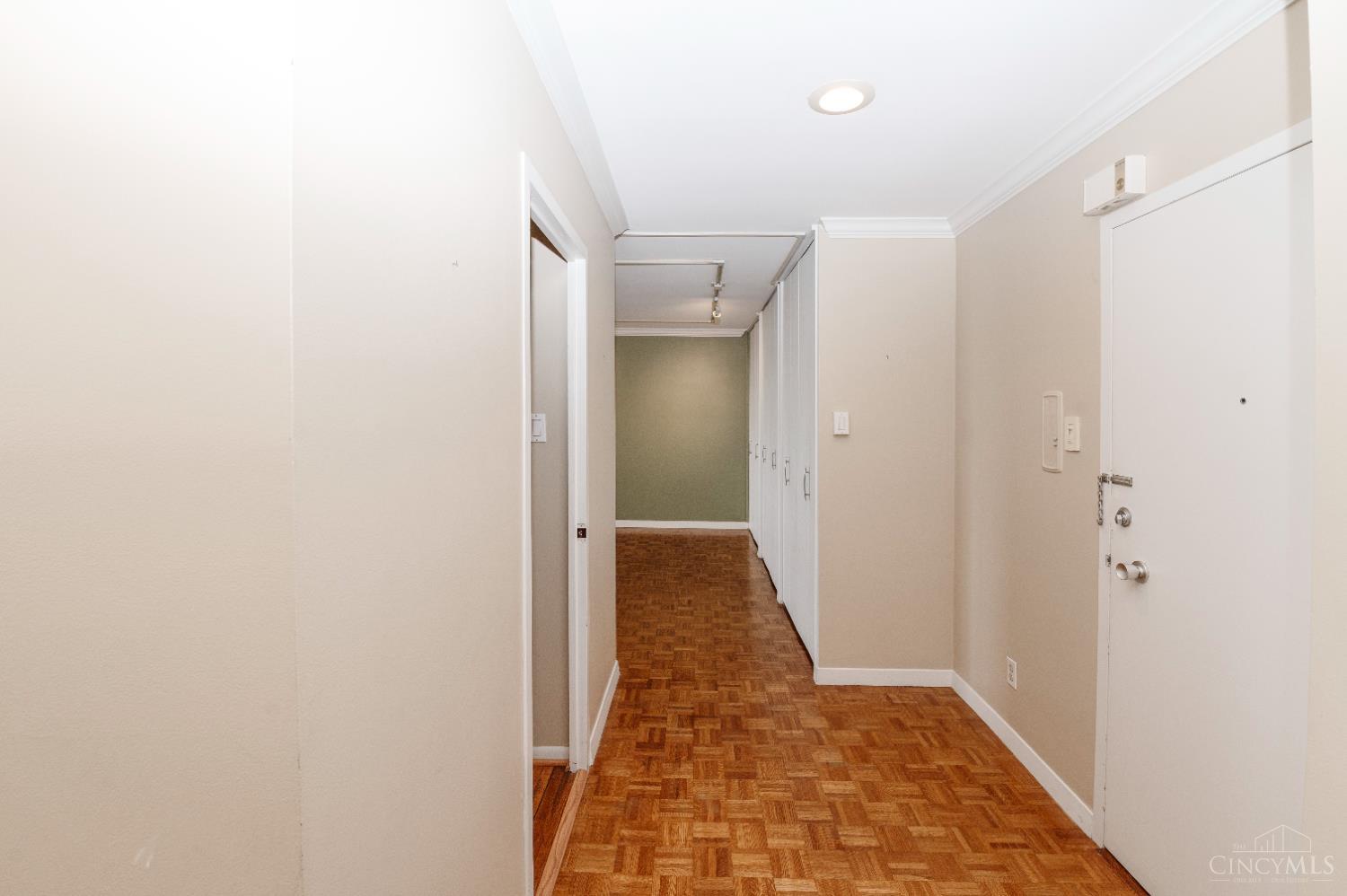 2324 Madison Road, Unit 1404 Cincinnati, OH 45208 - Photo 3 of 35
