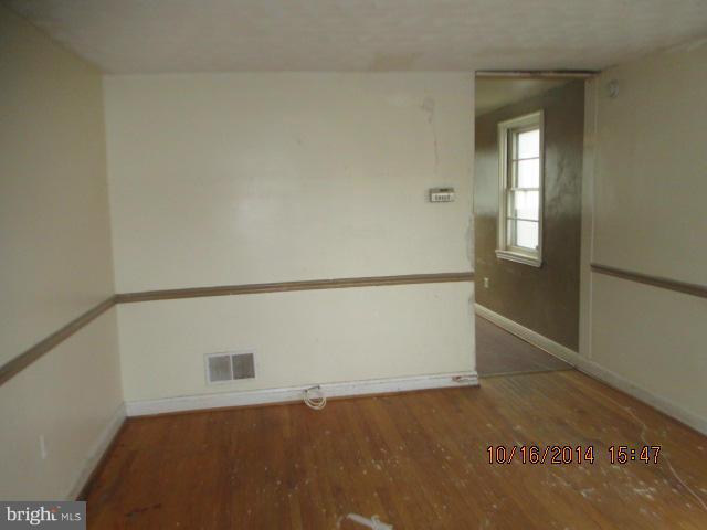 4922 Greencrest Road Baltimore, MD 21206 - Photo 3 of 13 Living Room