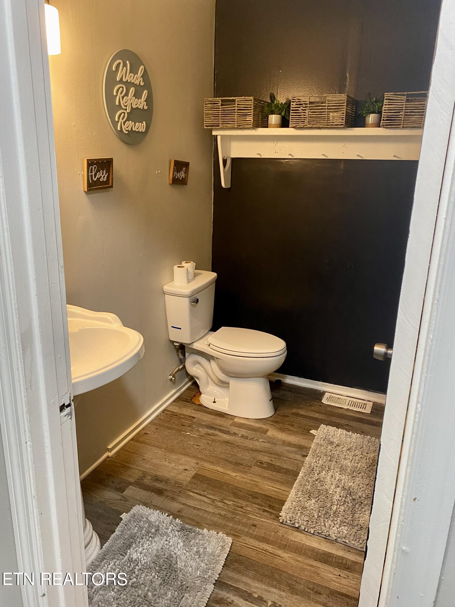 7304 Sterling Road Hixson, TN 37343 - Photo 11 of 21 Main bathroom