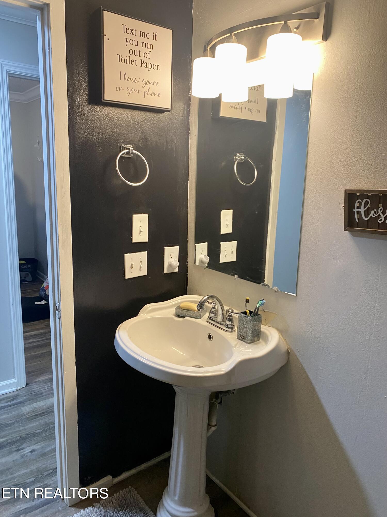 7304 Sterling Road Hixson, TN 37343 - Photo 12 of 21 Main bathroom