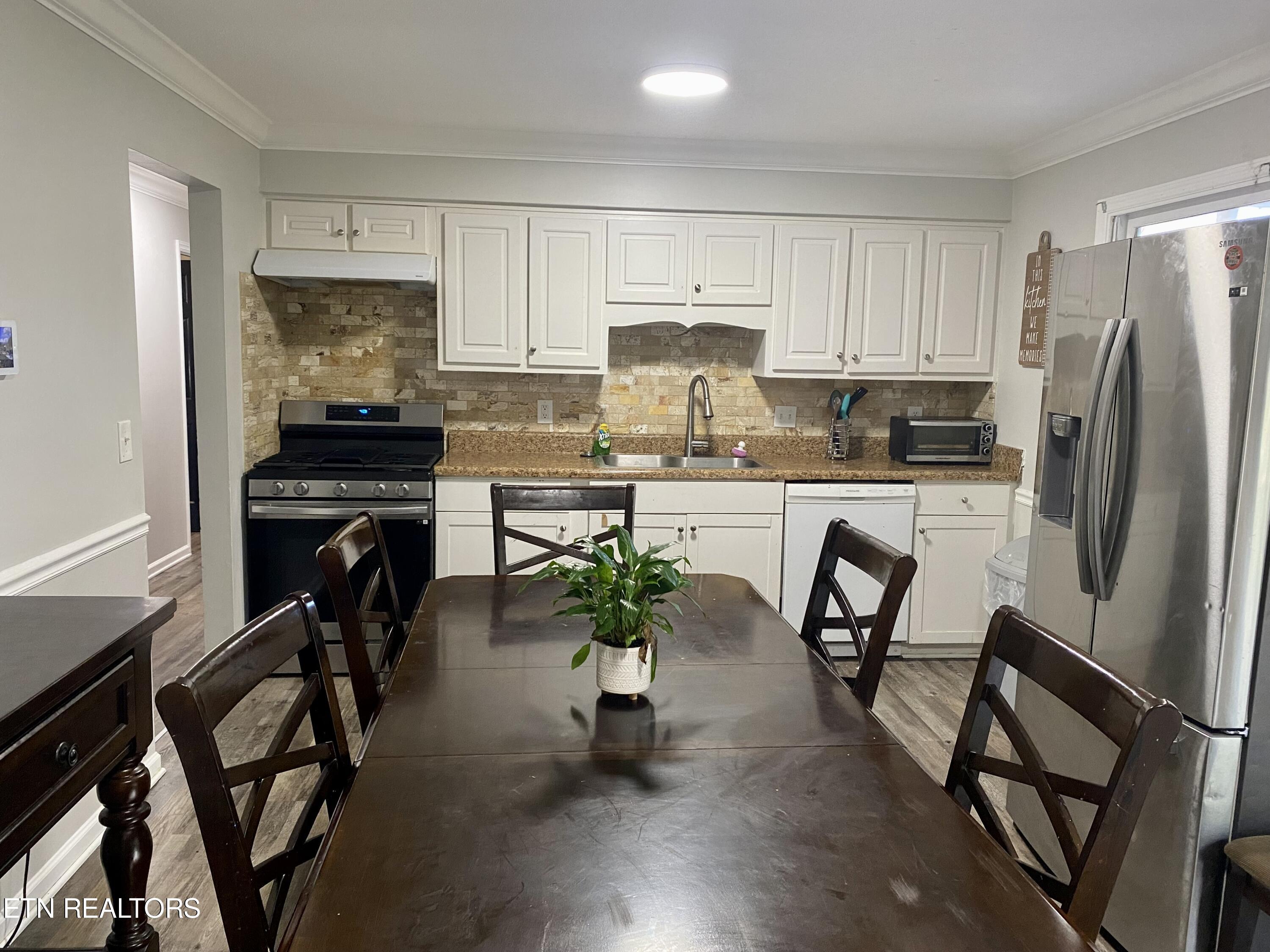 7304 Sterling Road Hixson, TN 37343 - Photo 7 of 21 Kitchen / dinning room