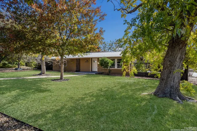 a view of a house with a backyard