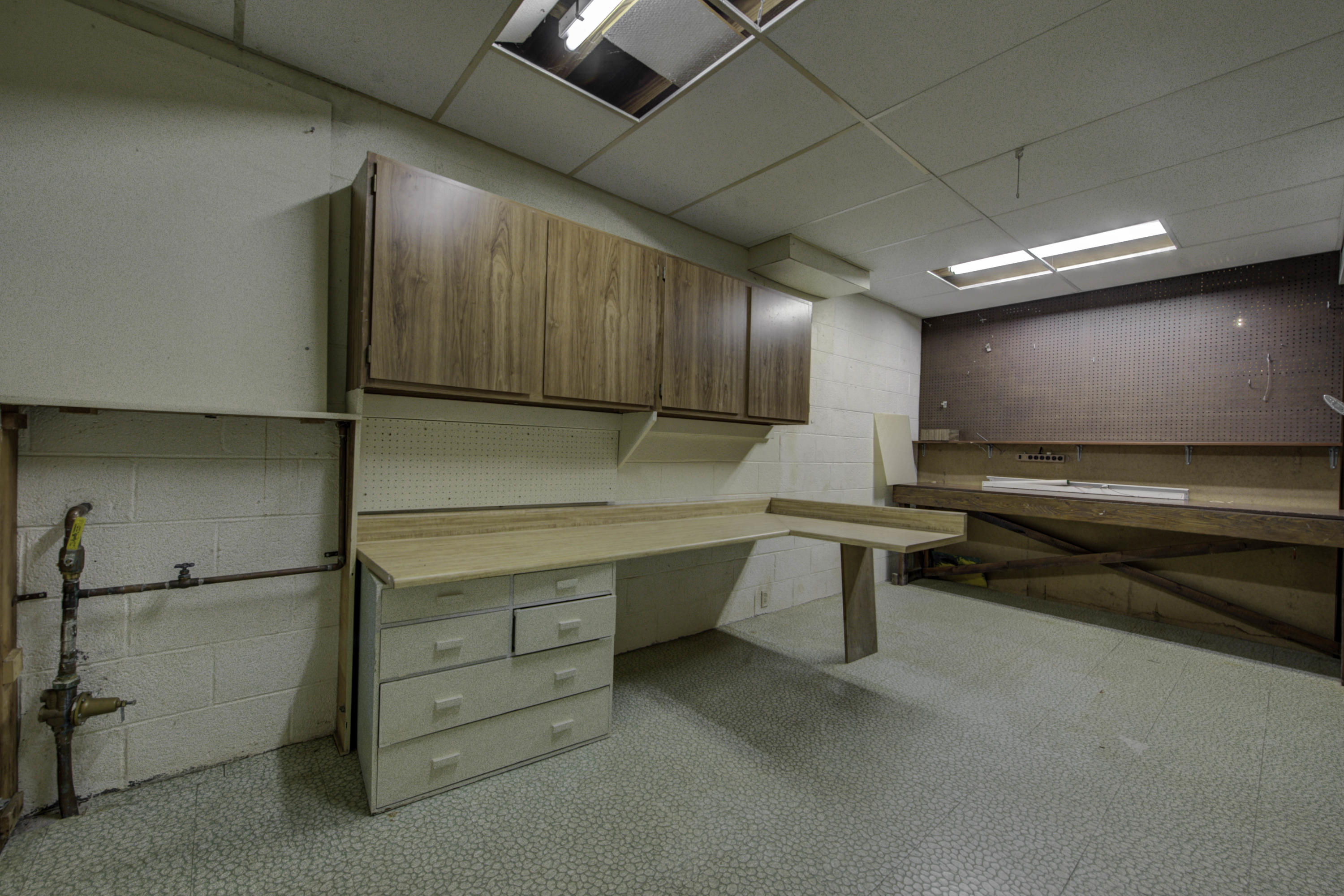 102 Davidson Lane Oak Ridge, TN 37830 - Photo 25 of 36 Workshop/craft room