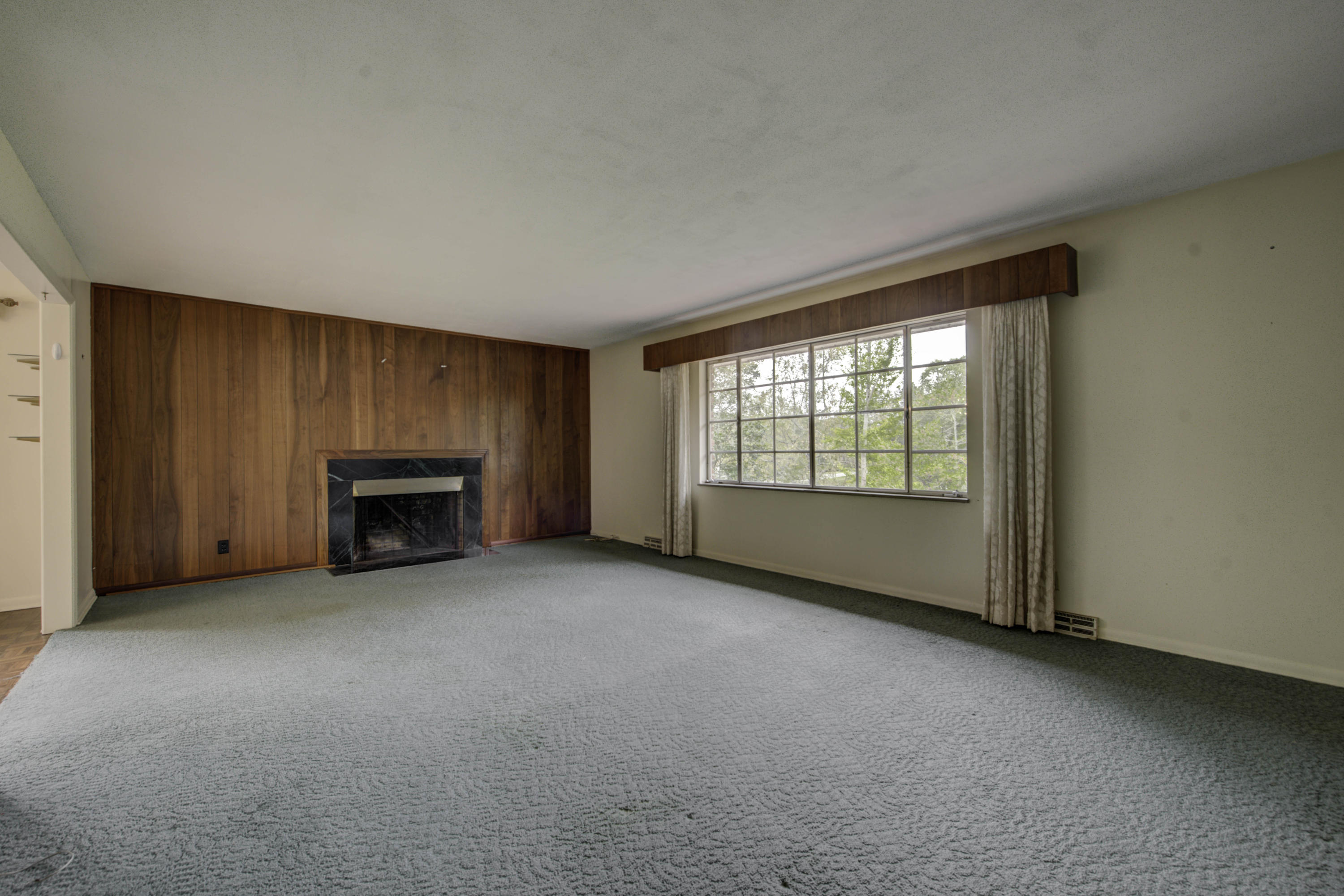 Spacious living room